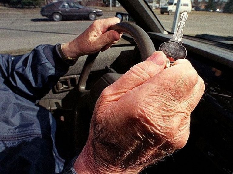 Clujean de 65 de ani prins rupt de beat la volan – Făcea zig-zag pe șosea!
